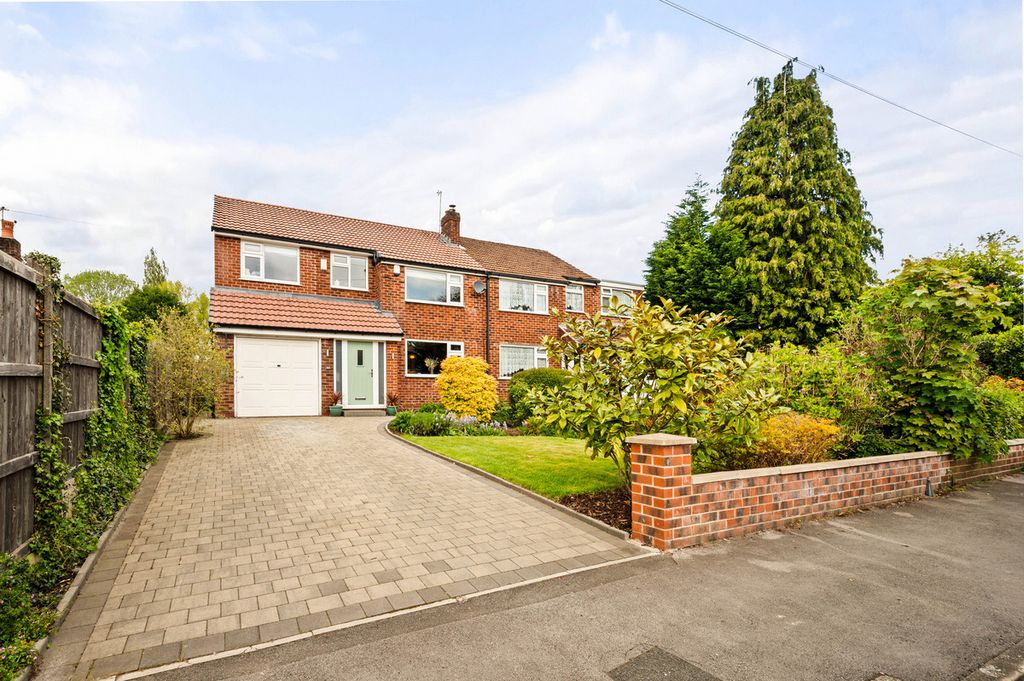Property photo 1 of 32