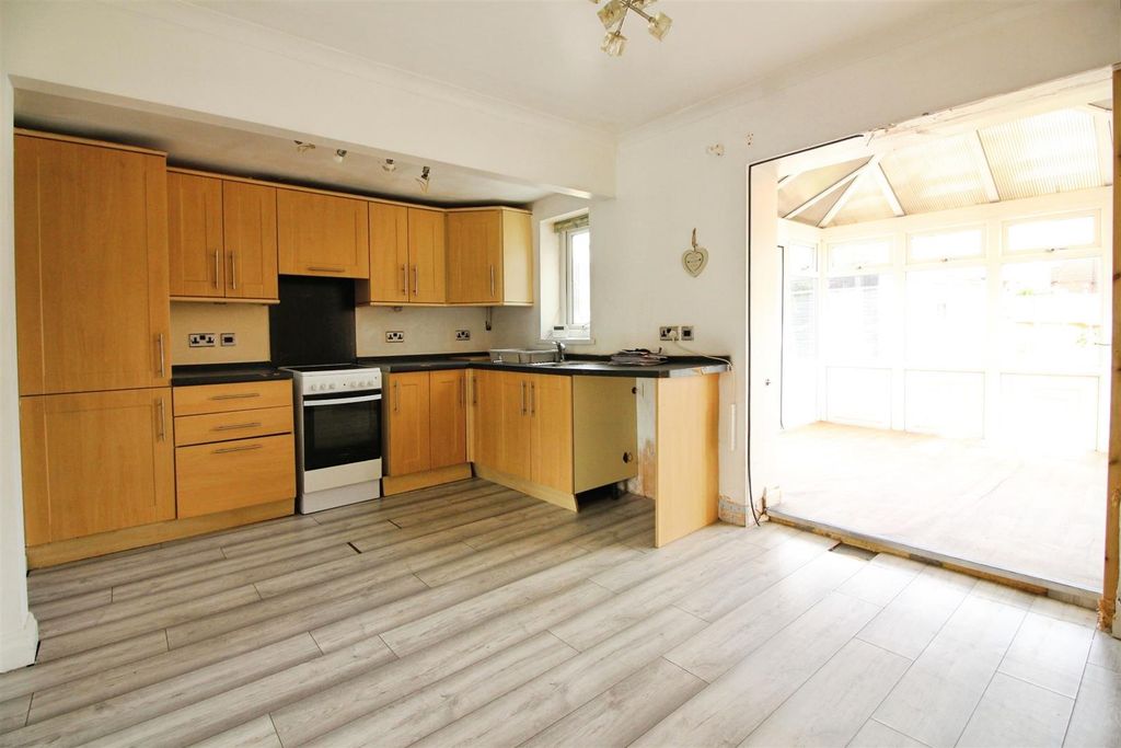 Property photo 3 of 11 Kitchen/Diner