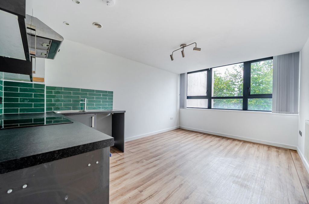 Property photo 3 of 12 1516362-6-6A9Fd09...