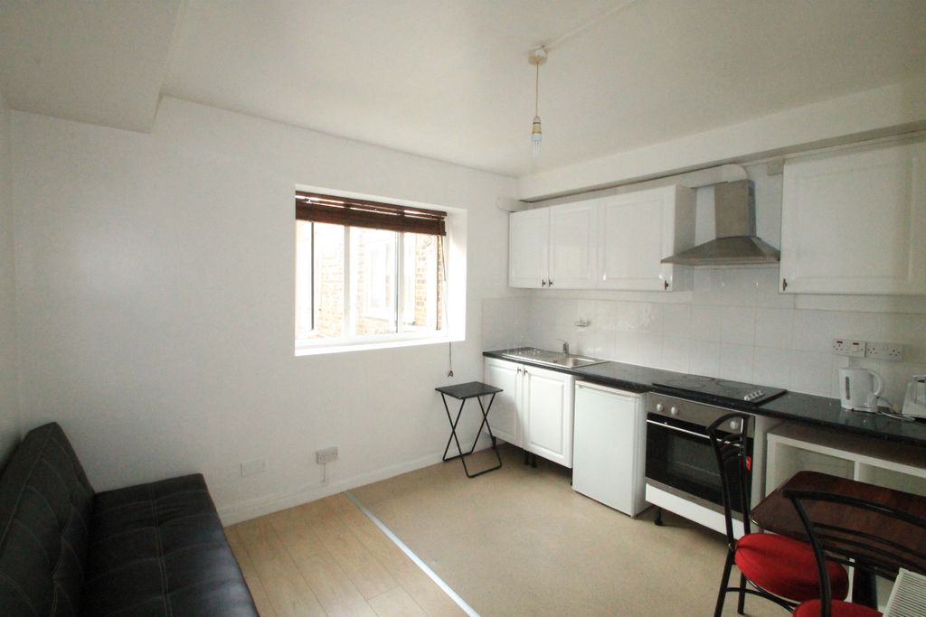 Property photo 1 of 2