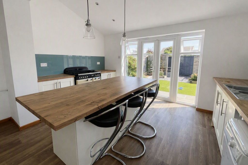 Property photo 3 of 15 Kitchen