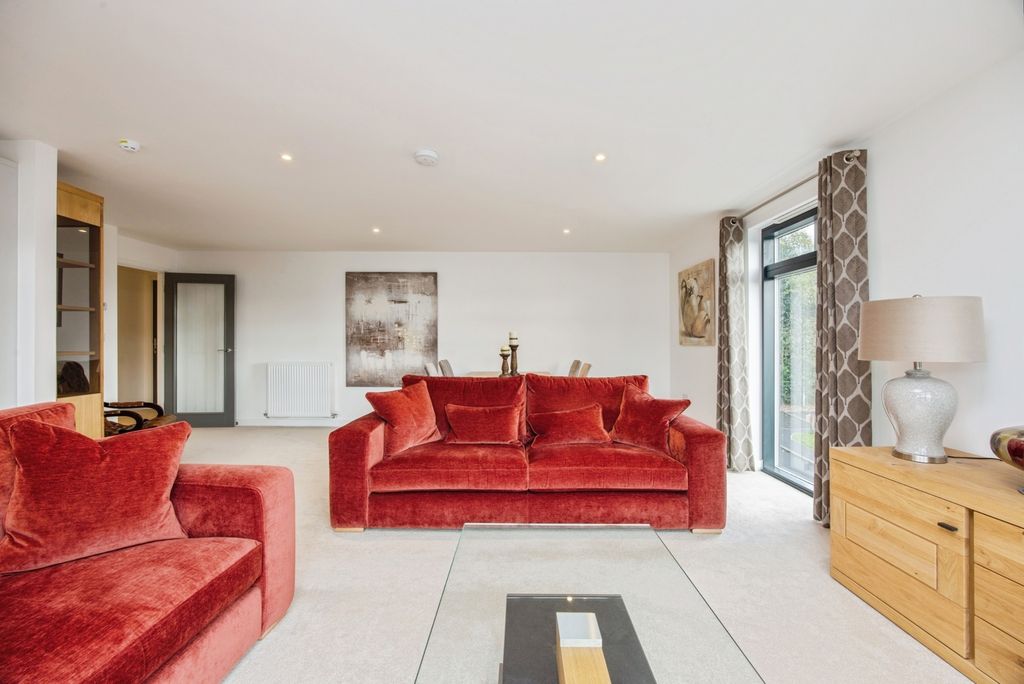 Property photo 2 of 17 Photo