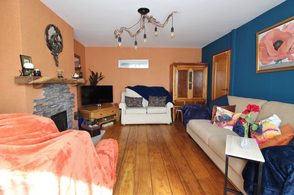 Property photo 2 of 26
