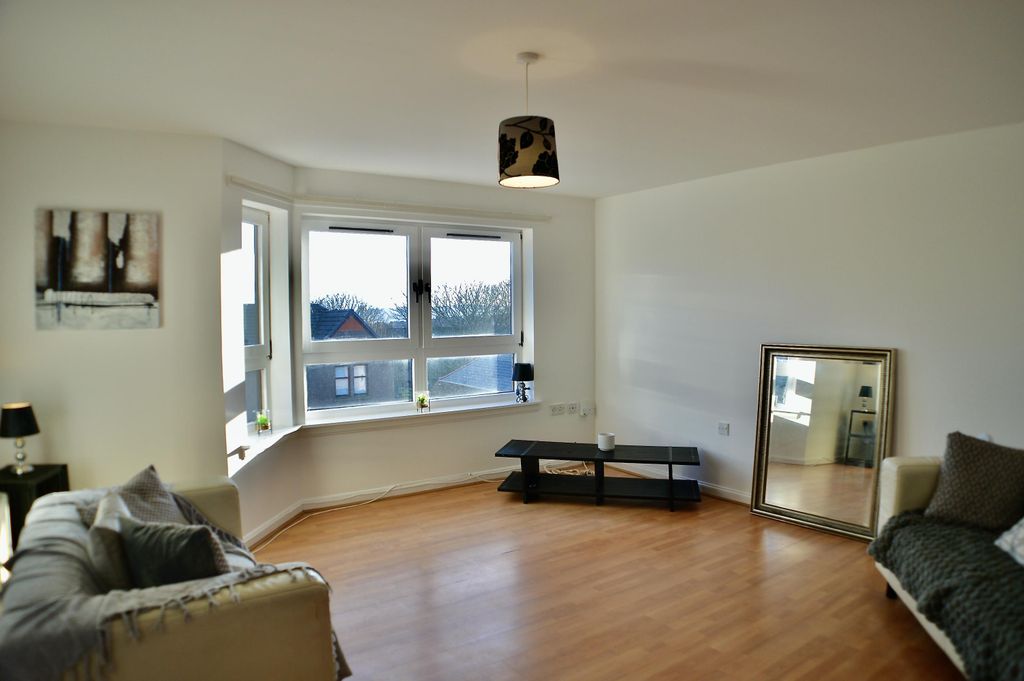 Property photo 2 of 7 Livingroom