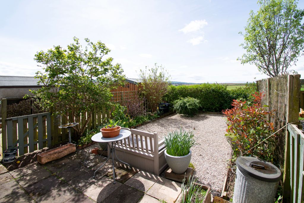 Property photo 2 of 22 Garden