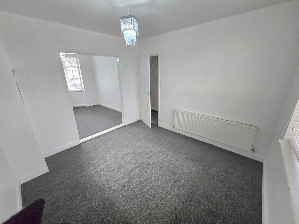 Property photo 2 of 11 Picture No. 17