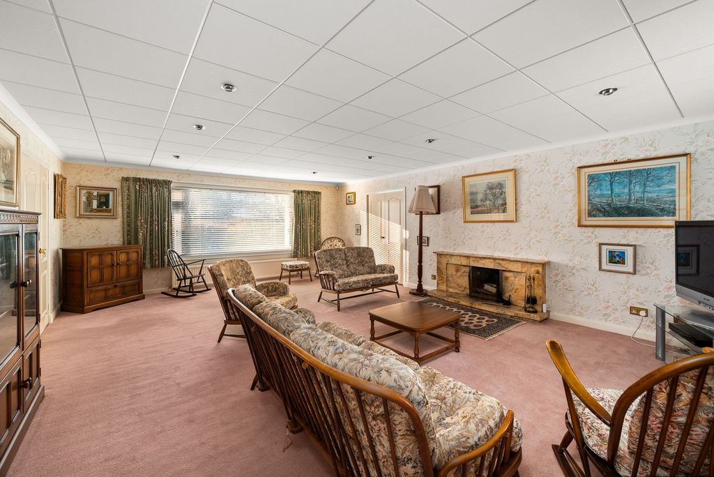 Property photo 3 of 28