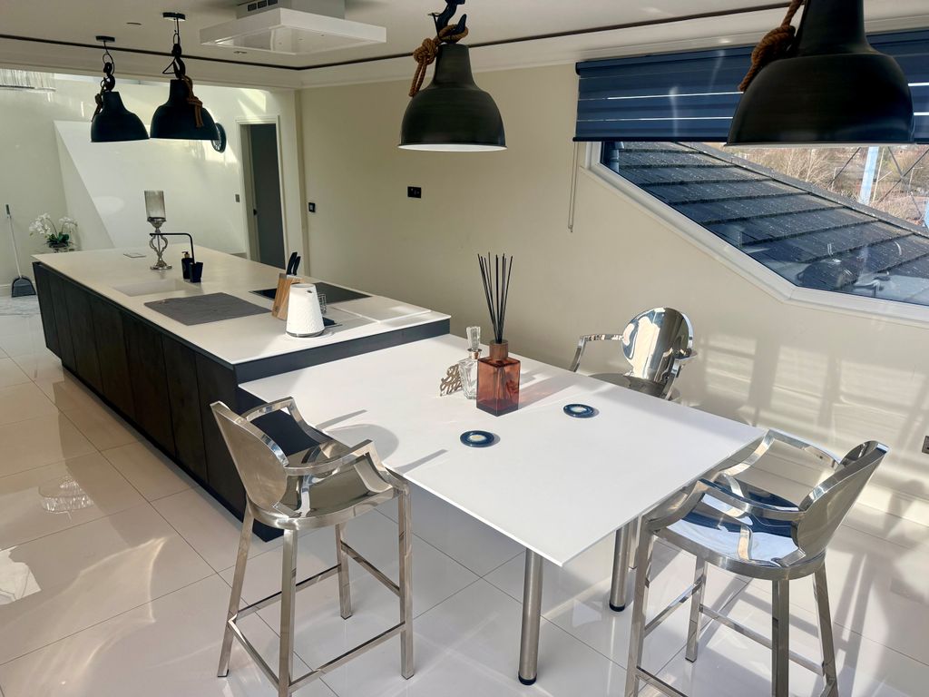 Property photo 2 of 16 5