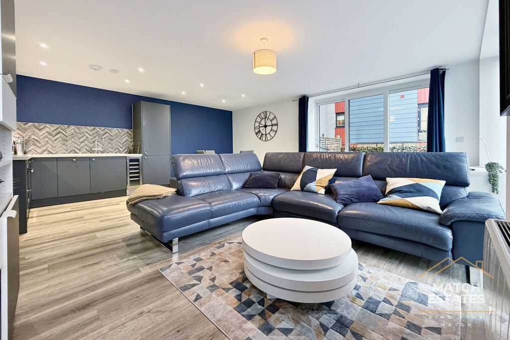 Property photo 2 of 11