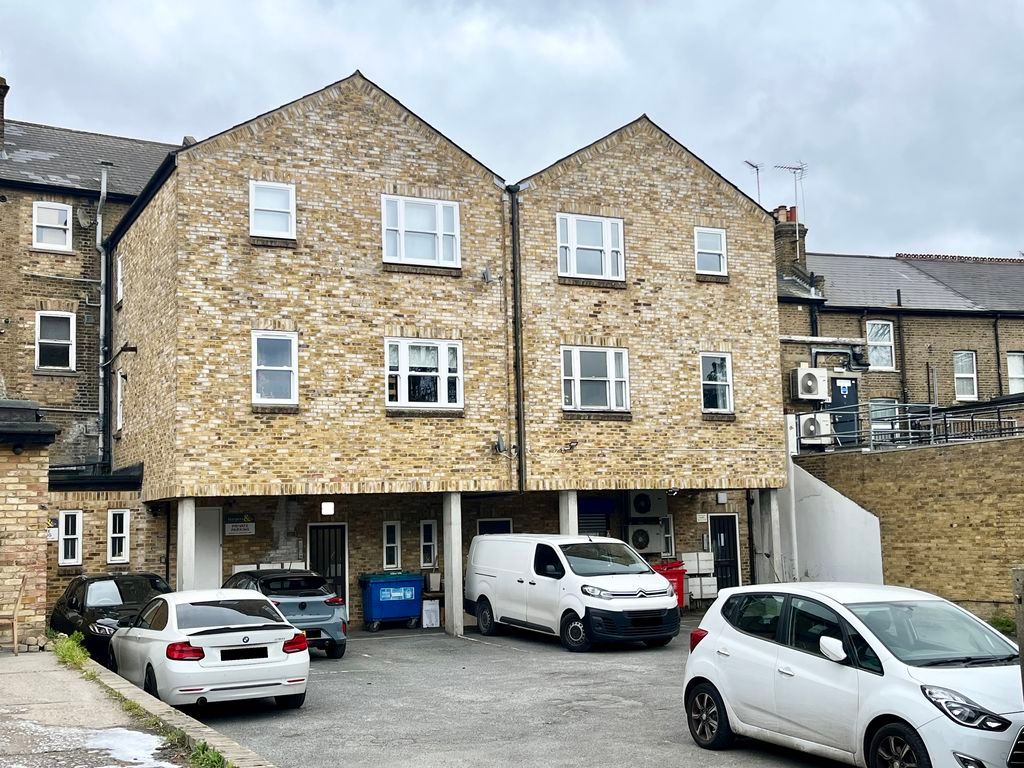 Property photo 1 of 7 Photo 7