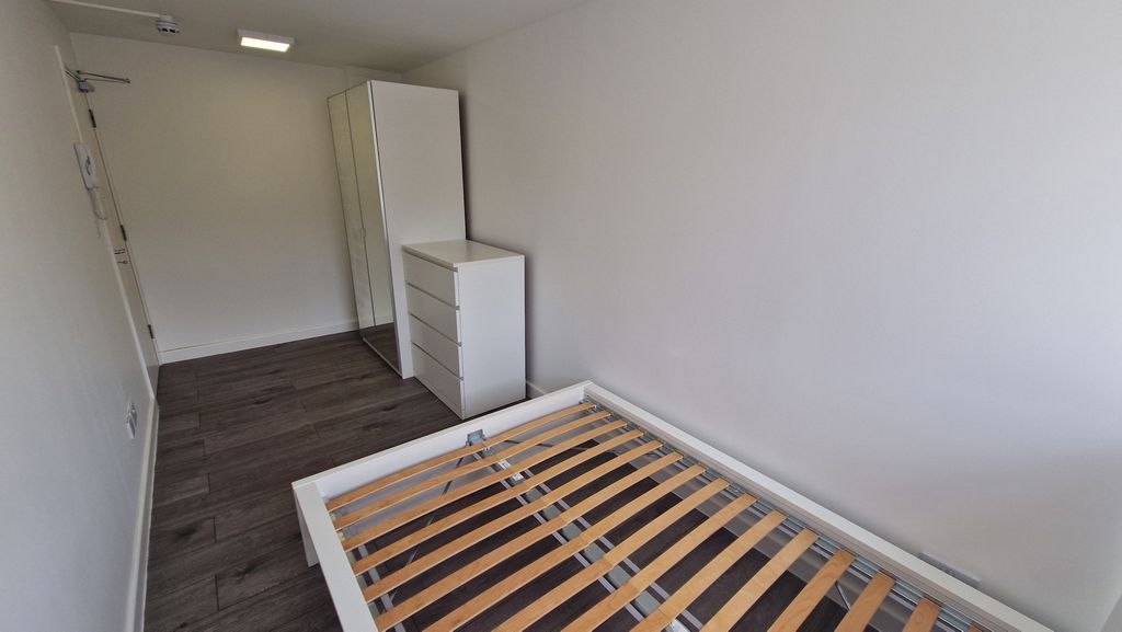 Property photo 2 of 6 Bedroom 2A