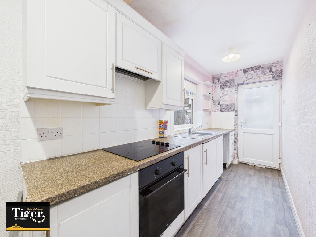 Property photo 3 of 10 Cam03440G0-Pr0441-Still008