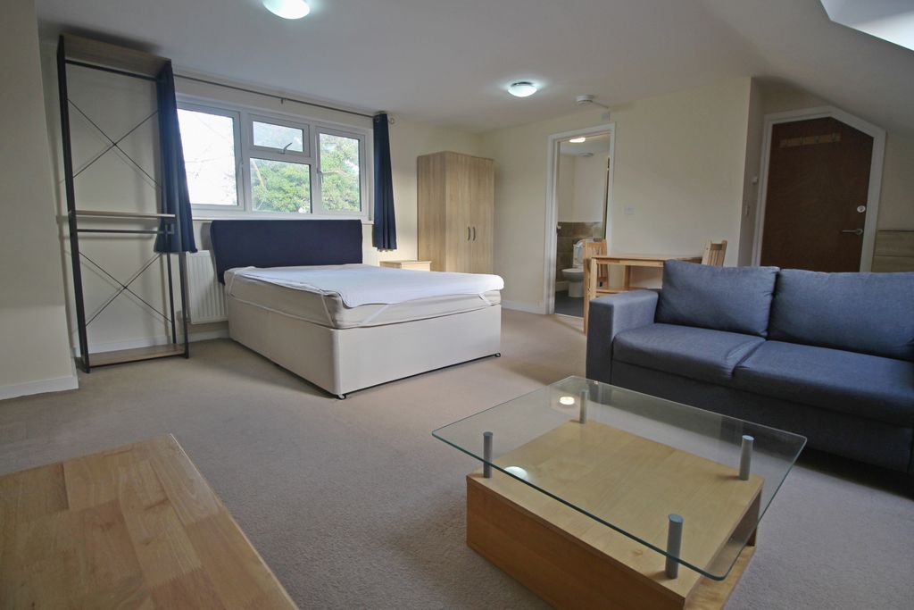 Property photo 1 of 5 Ensuite Room