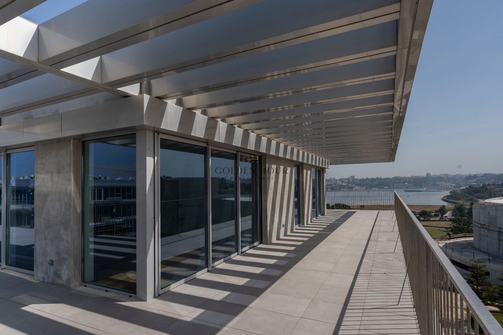 Property photo 1 of 62 Luxury 4-Bed Penthouse At Seca Do Bacalhau, Gaia