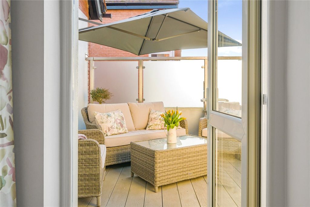 Property photo 3 of 14 Roof Terrace