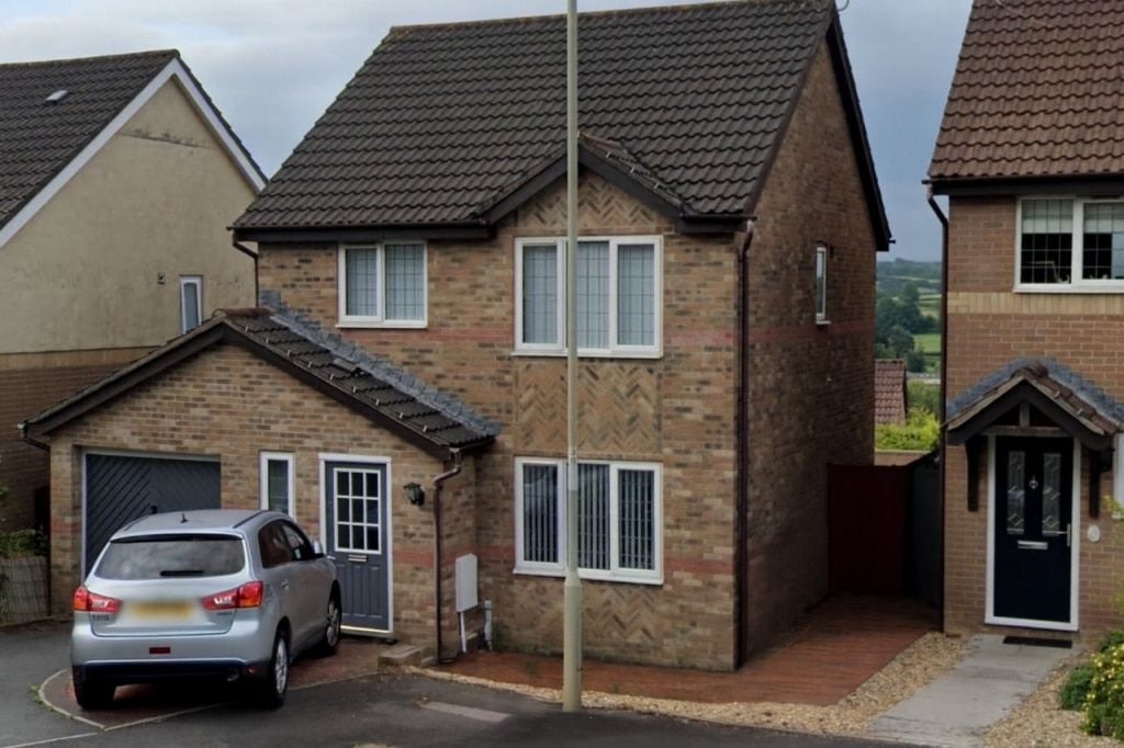 Property photo 1 of 11