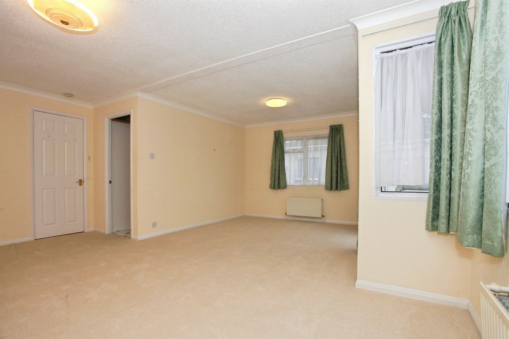 Property photo 2 of 17 Dining Area