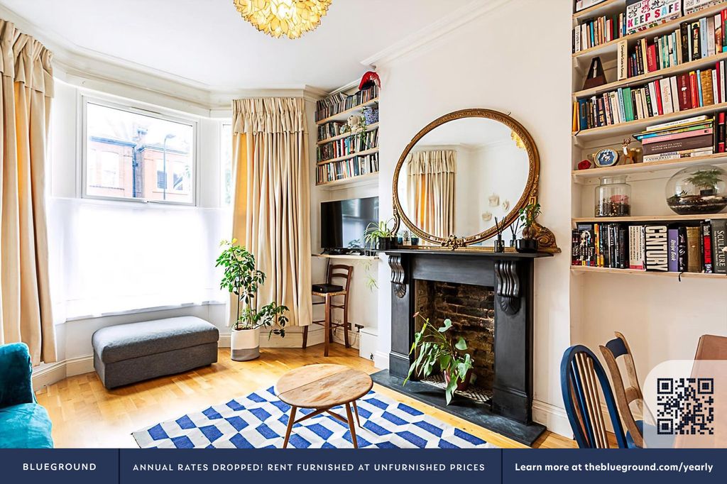 Property photo 3 of 23 Living Room