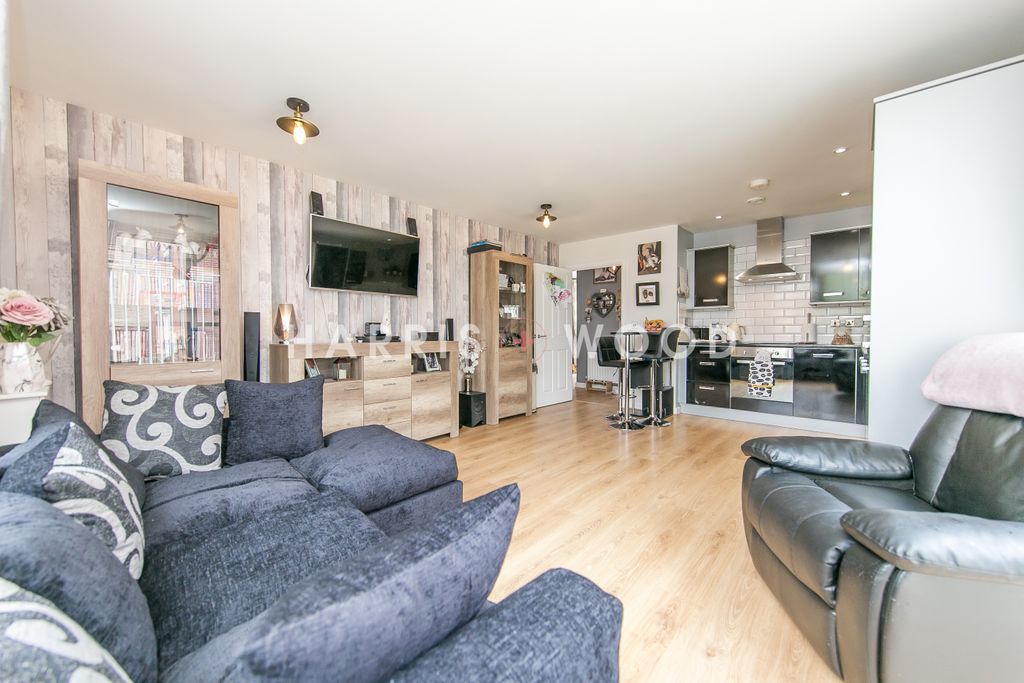 Property photo 2 of 8 Photo 3