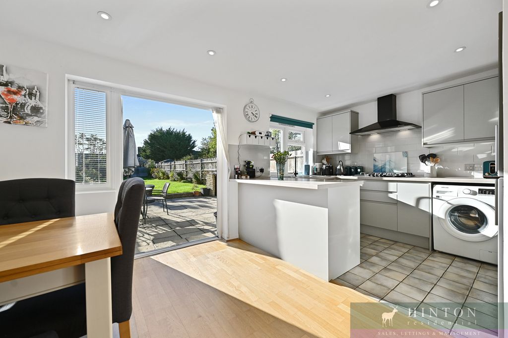 Property photo 1 of 11 7