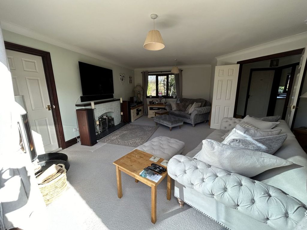 Property photo 3 of 34