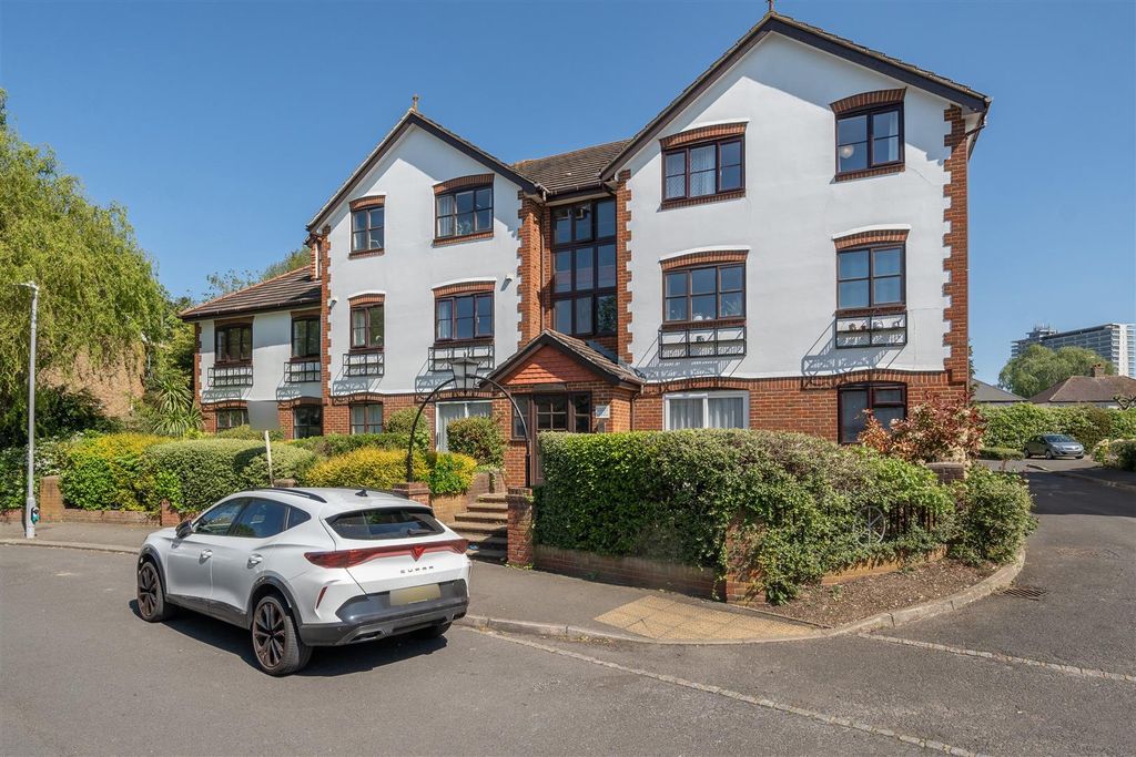 Property photo 1 of 12 1-69Eb84247d463-1450413-24-69Ea3884E3774-1.Jpg