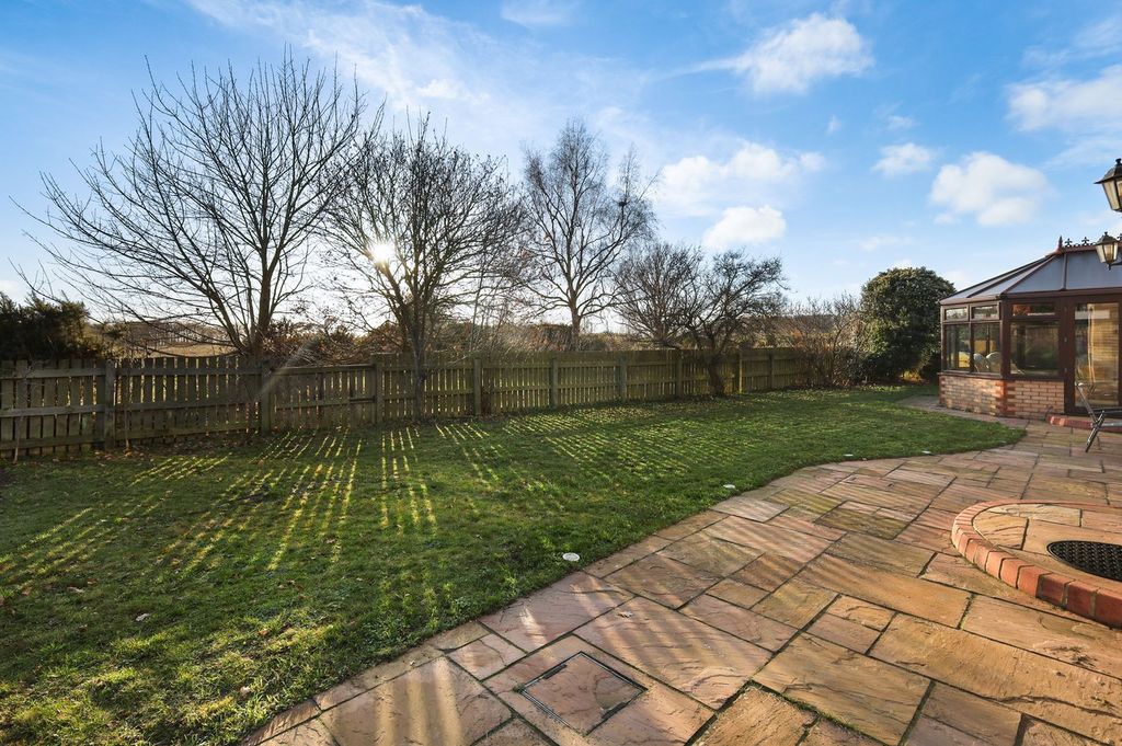 Property photo 2 of 25