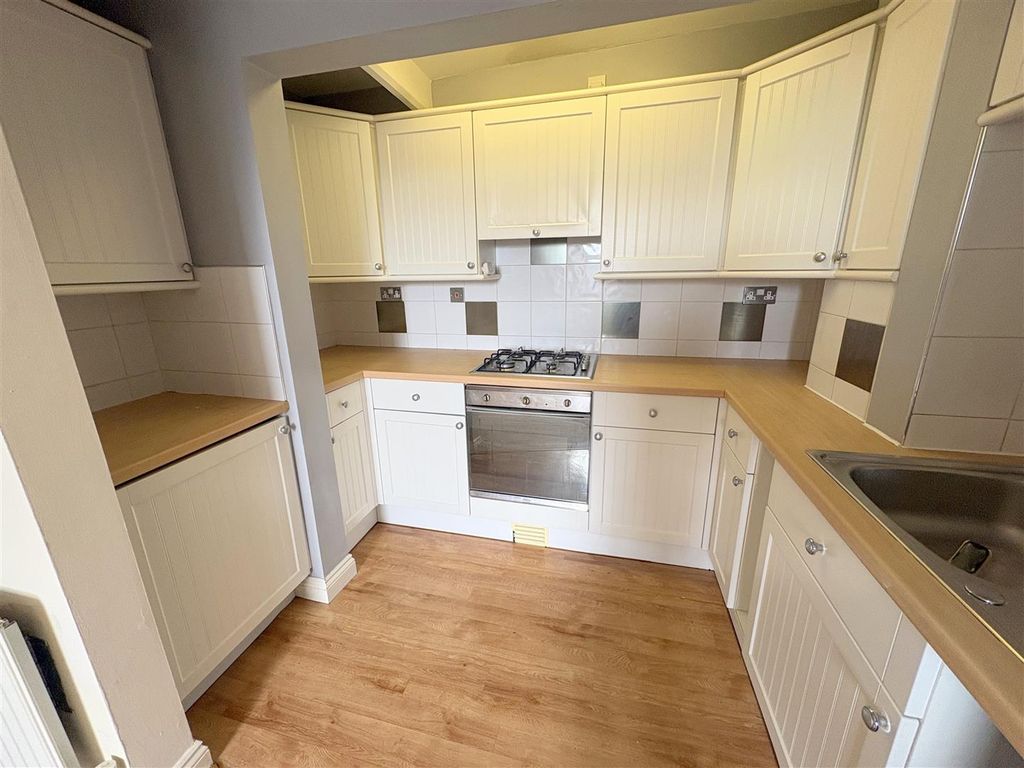 Property photo 2 of 7 Kitchen