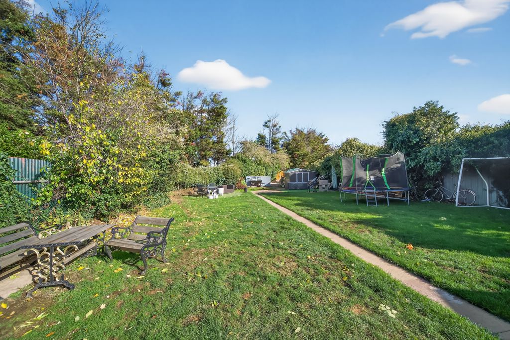 Property photo 2 of 21