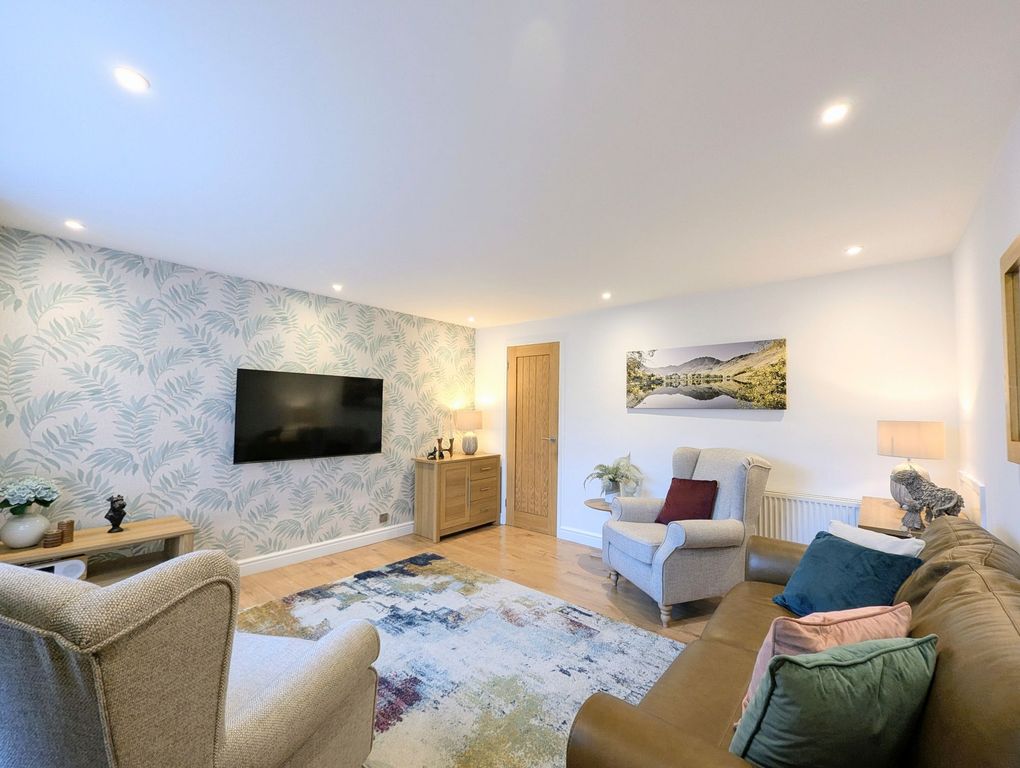 Property photo 2 of 27