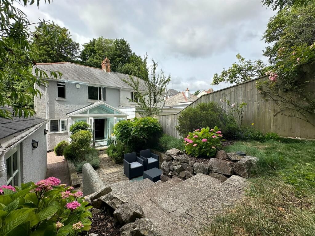 Property photo 2 of 20