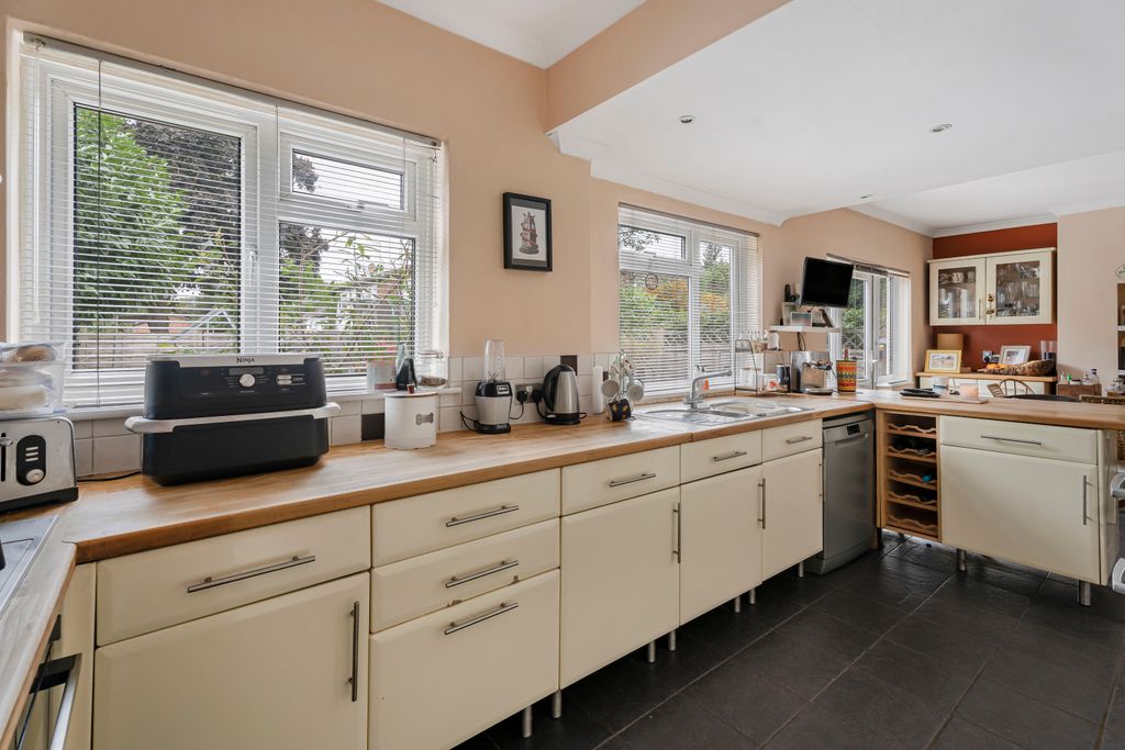 Property photo 3 of 23 Kitchen