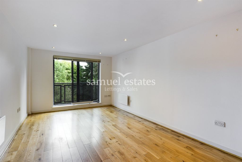 Property photo 1 of 11 Living Room