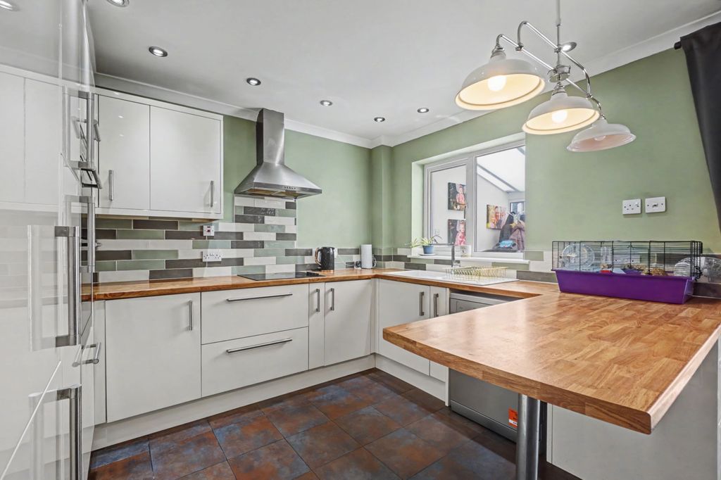 Property photo 2 of 26