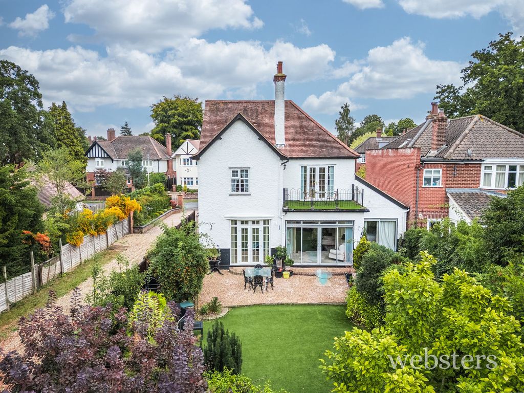 Property photo 2 of 34