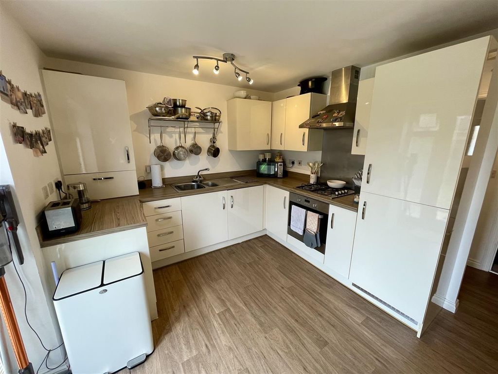 Property photo 2 of 13 Kitchen