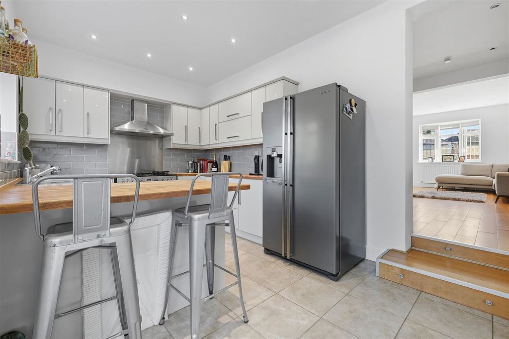 Property photo 3 of 25