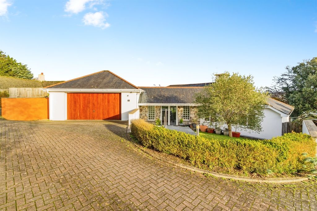 Property photo 1 of 32