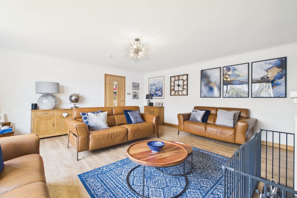 Property photo 3 of 23