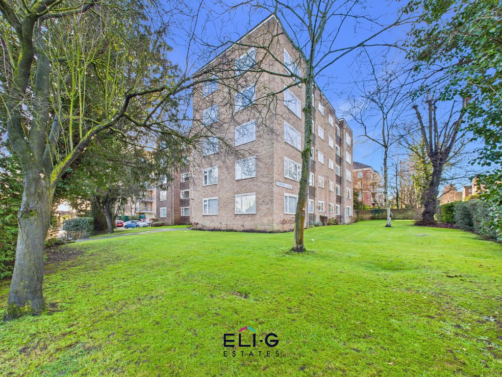 Property photo 1 of 14 2 Bed Flat For Sale Edinburgh House, Tenterden Grove, London Nw4