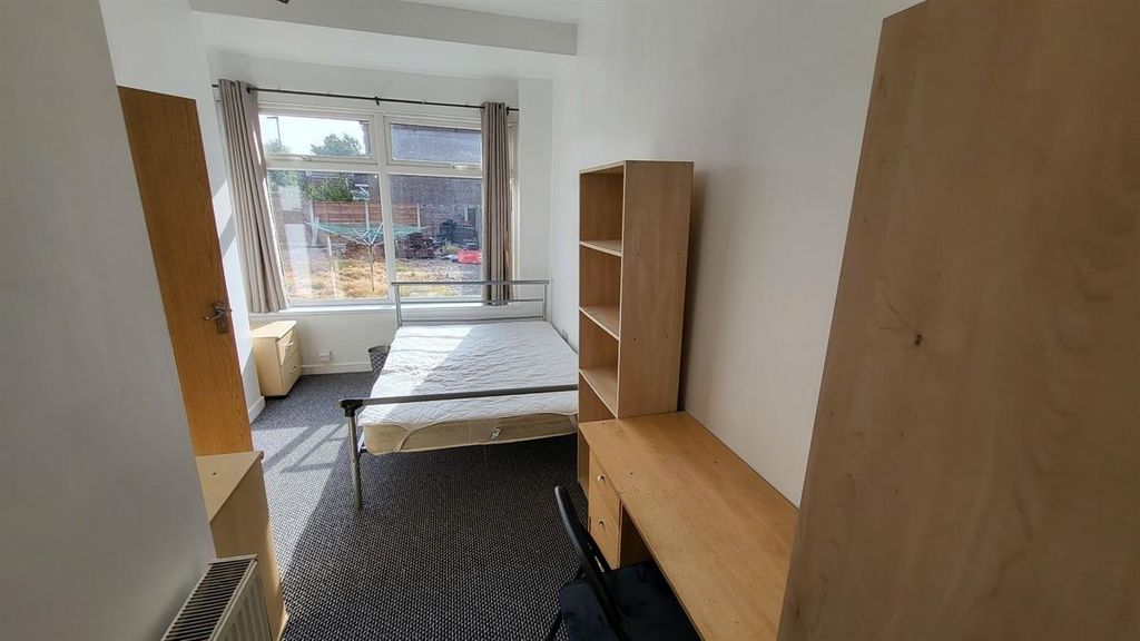 Property photo 2 of 12 A Bright Single Bedroom Featuring A Large Window T...