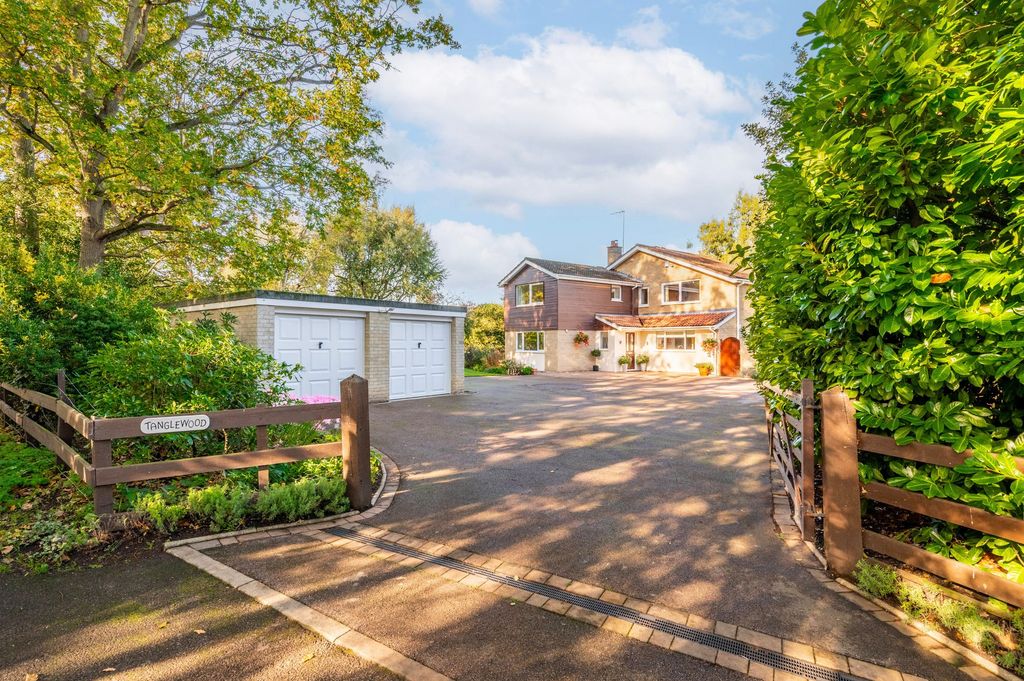 Property photo 2 of 27