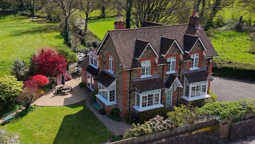 Property photo 1 of 22 Greenwood Front (2)