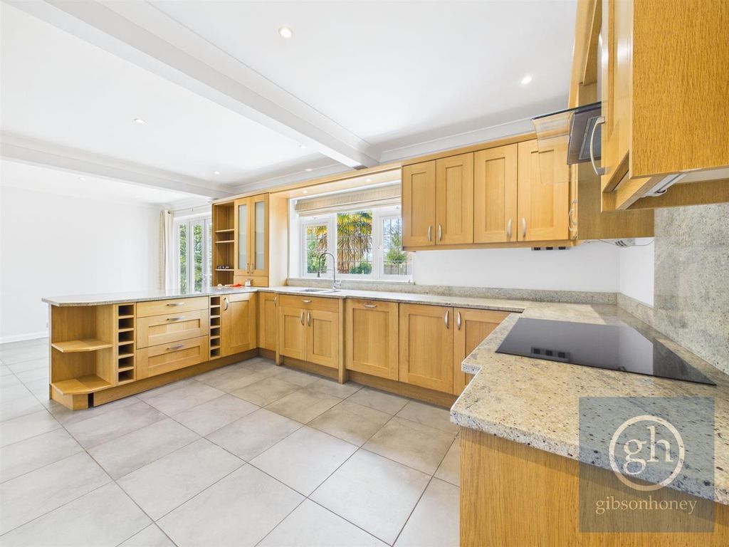 Property photo 2 of 17 Cam05080G0-Pr0313-Still025.Jpg