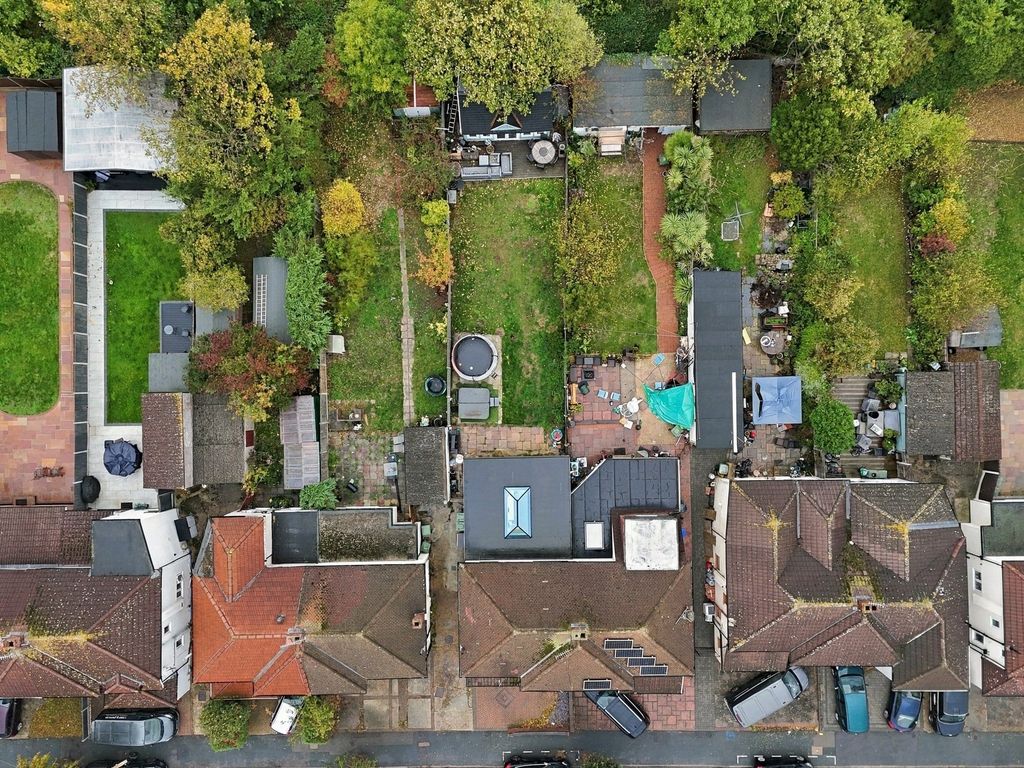 Property photo 3 of 33