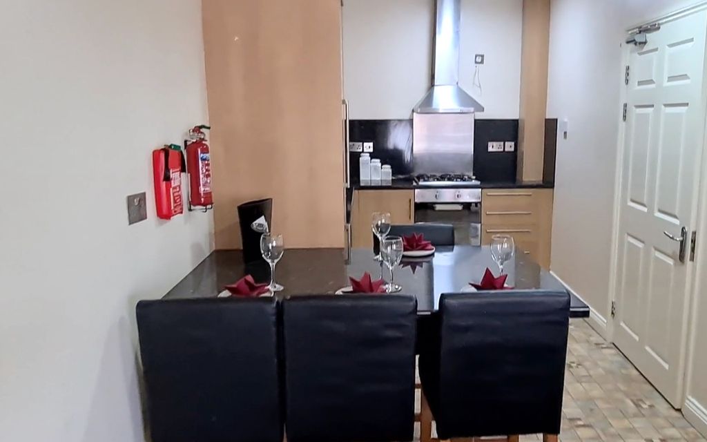 Property photo 1 of 4
