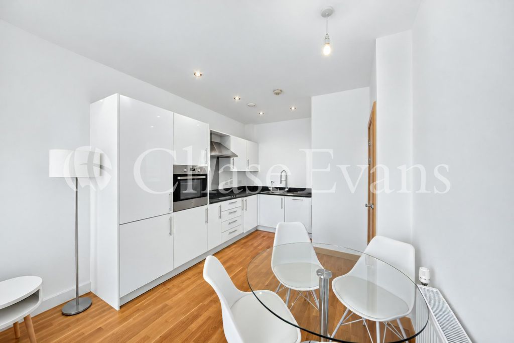 Property photo 3 of 9 Kitchen