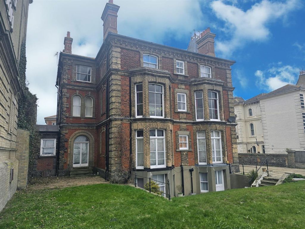 Property photo 1 of 6 Front