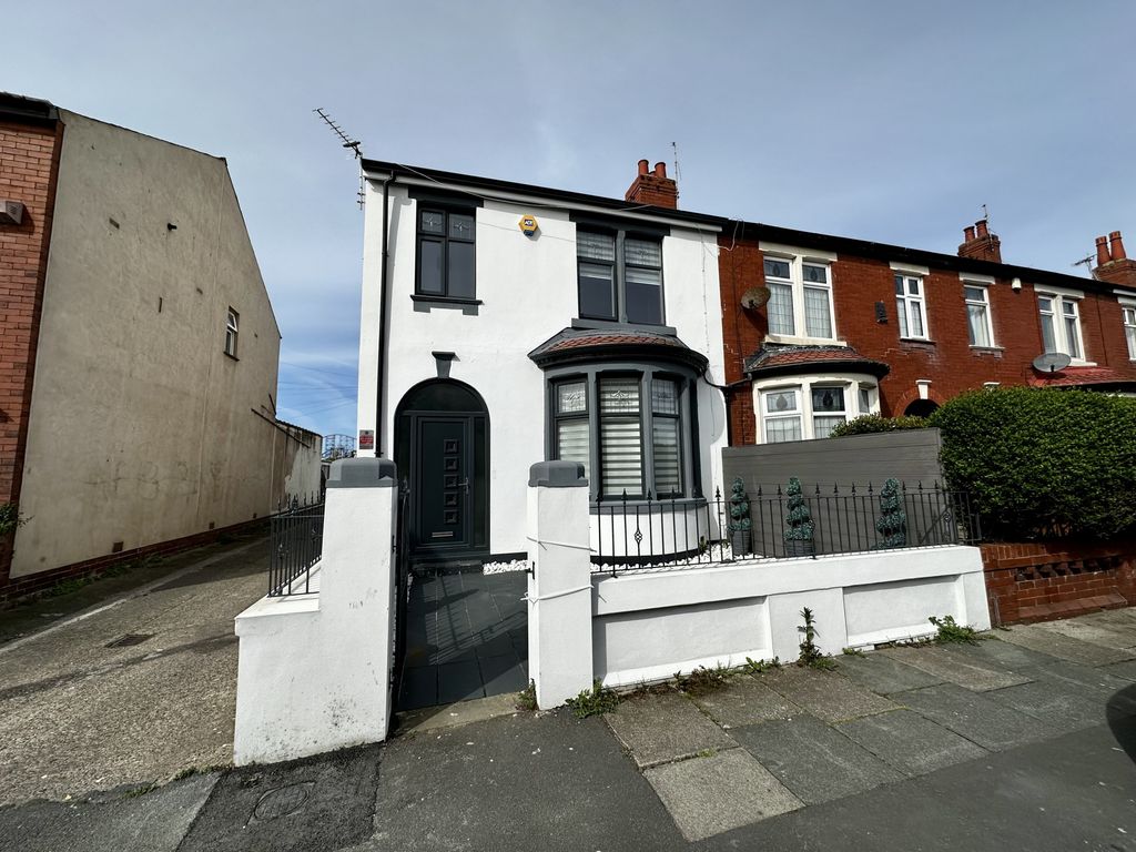 Property photo 1 of 28