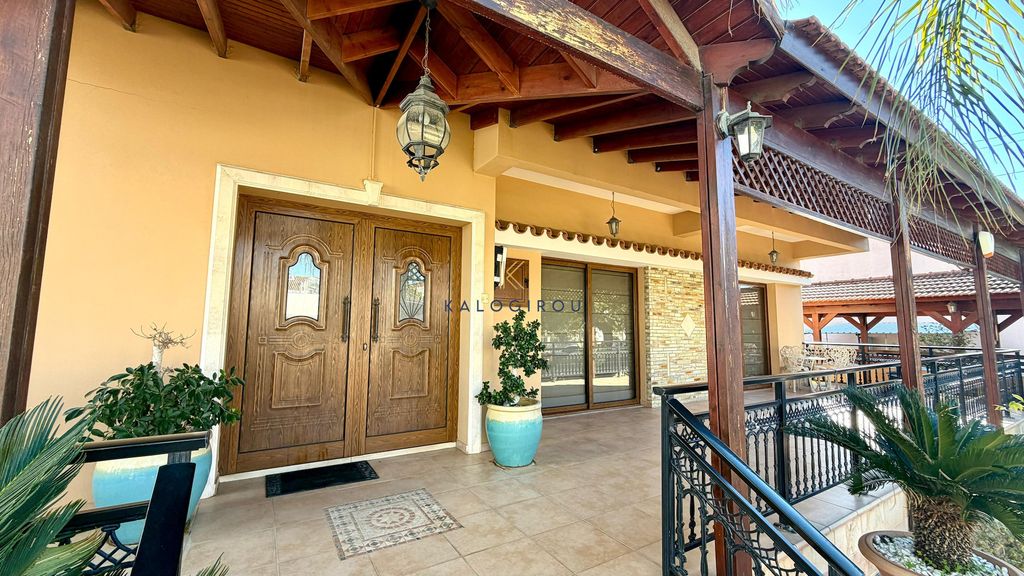 Property photo 2 of 24